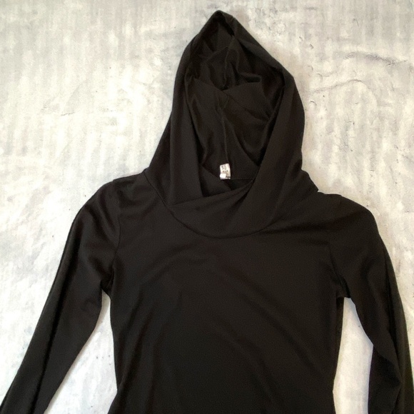 Artistic Taste Cross Neck Hooded Long Sleeve Top with Thumb Holes Sz Med Black - Picture 7 of 7